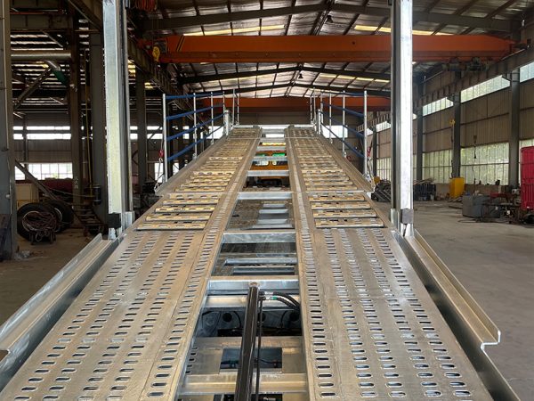 8位镀锌轿运车2 8-Seat Galvanized Car Carrier