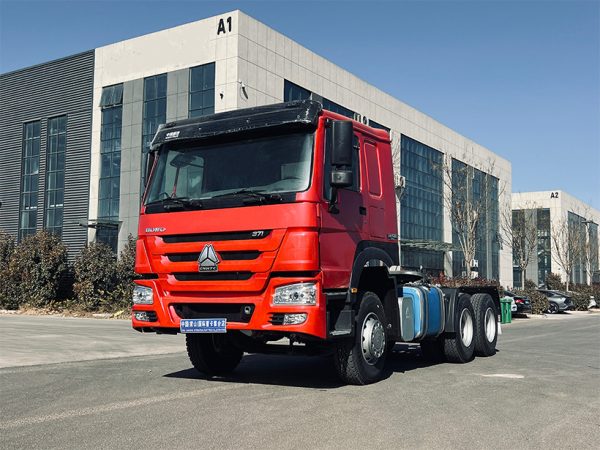 豪沃红 Sinotruk HOWO A7 6x4 Tractor(Red)
